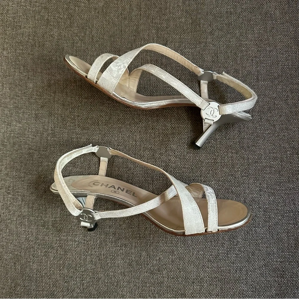 Vintage silver Chanel strappy heels - Picture 5 of 10